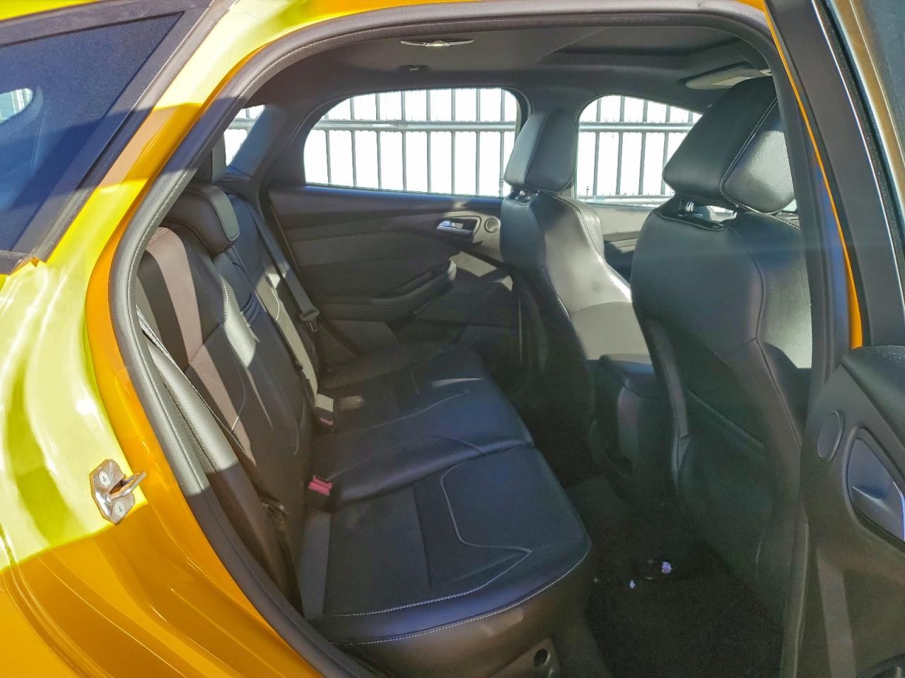 Ford Focus St Image 10