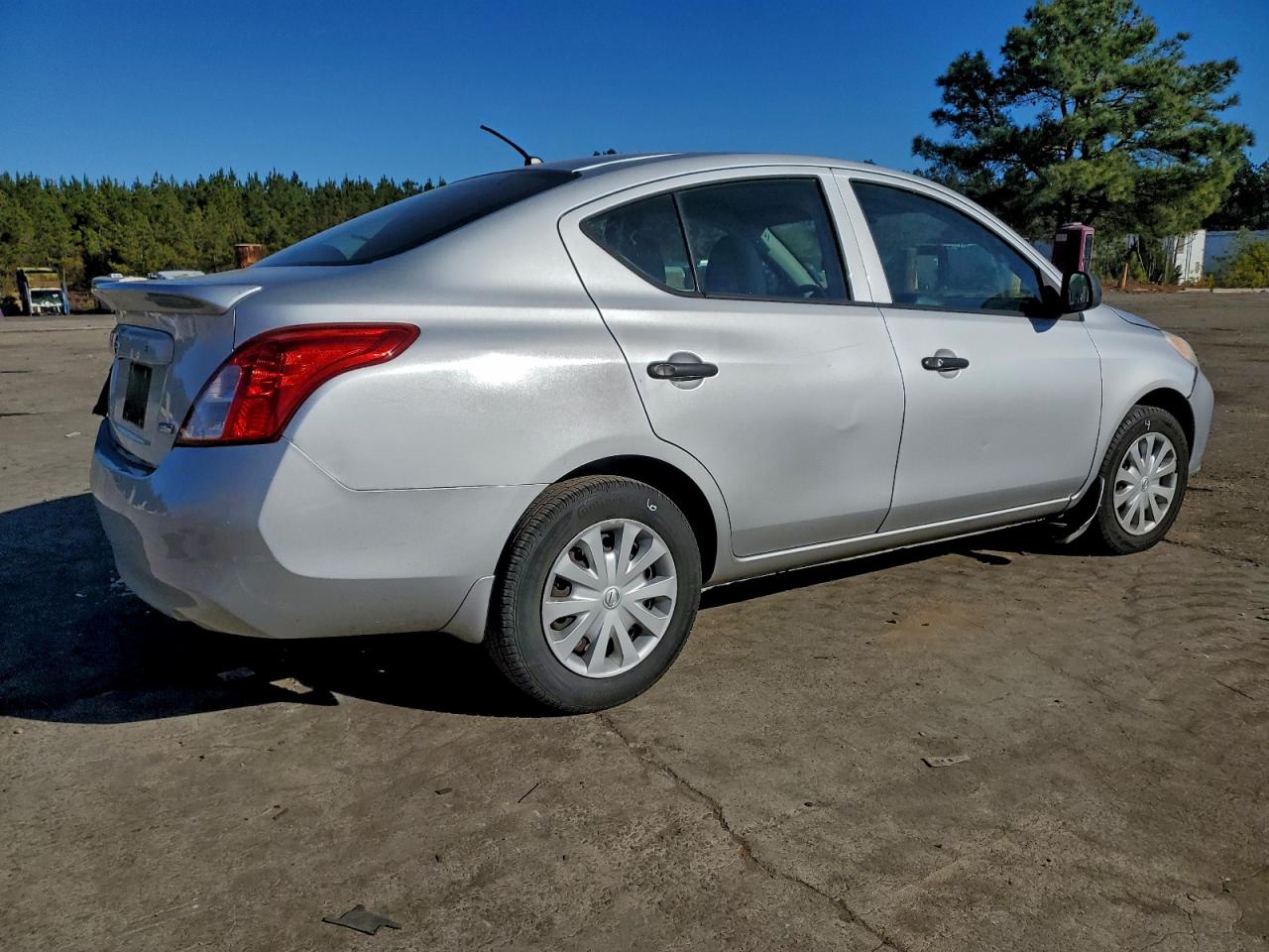 Nissan Versa S Image 3