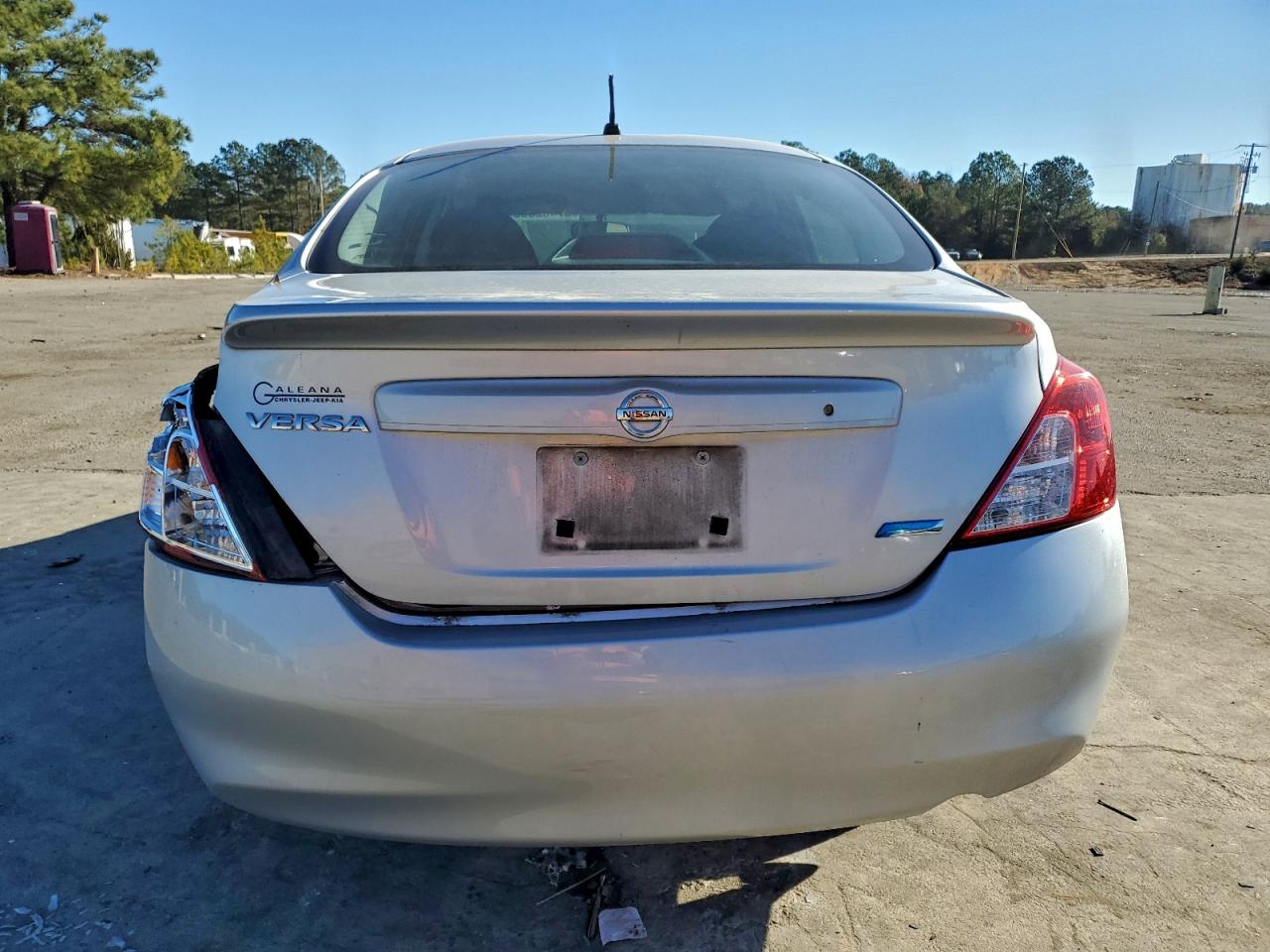 Nissan Versa S Image 6