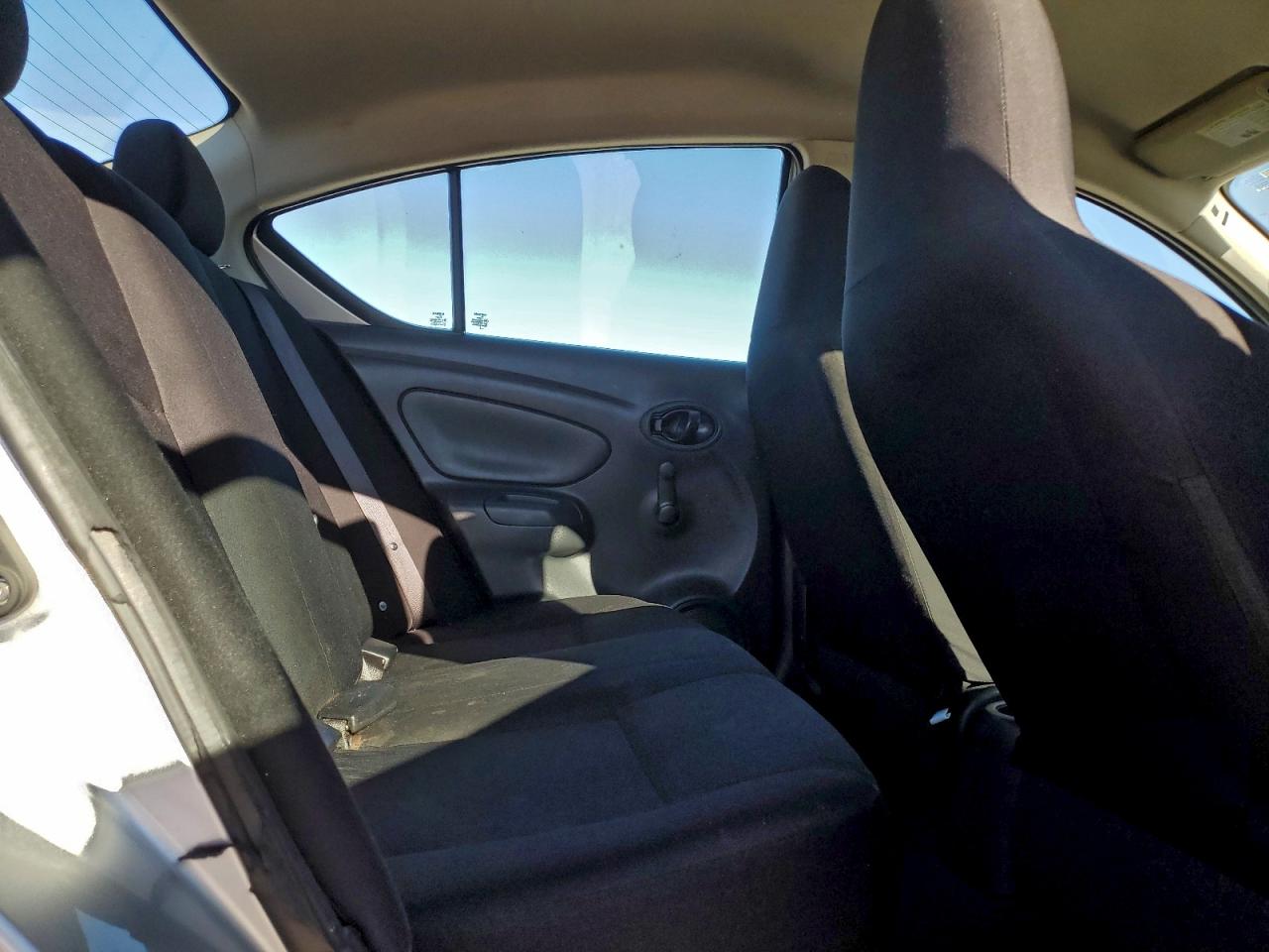 Nissan Versa S Image 10