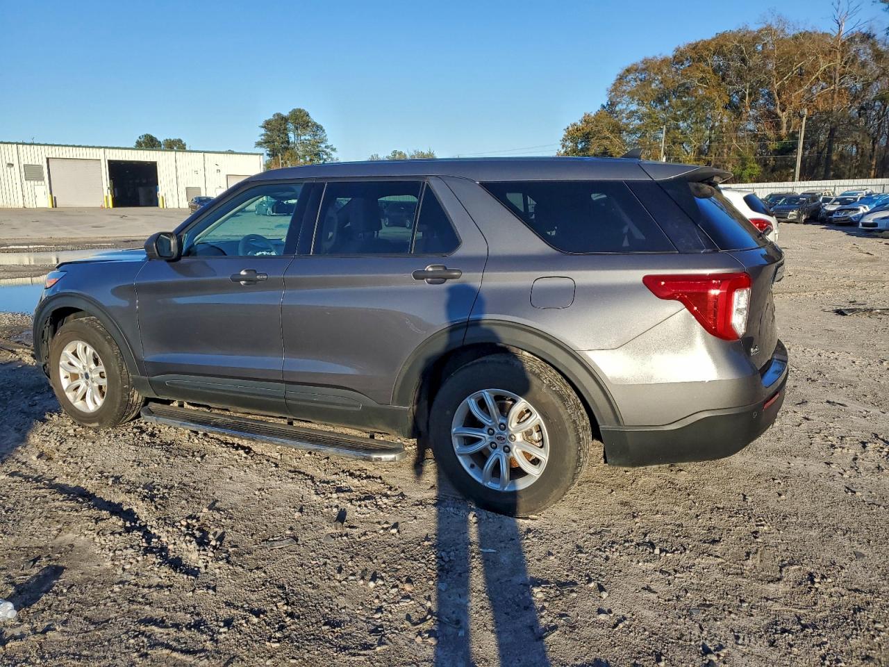 Ford Explorer Image 13