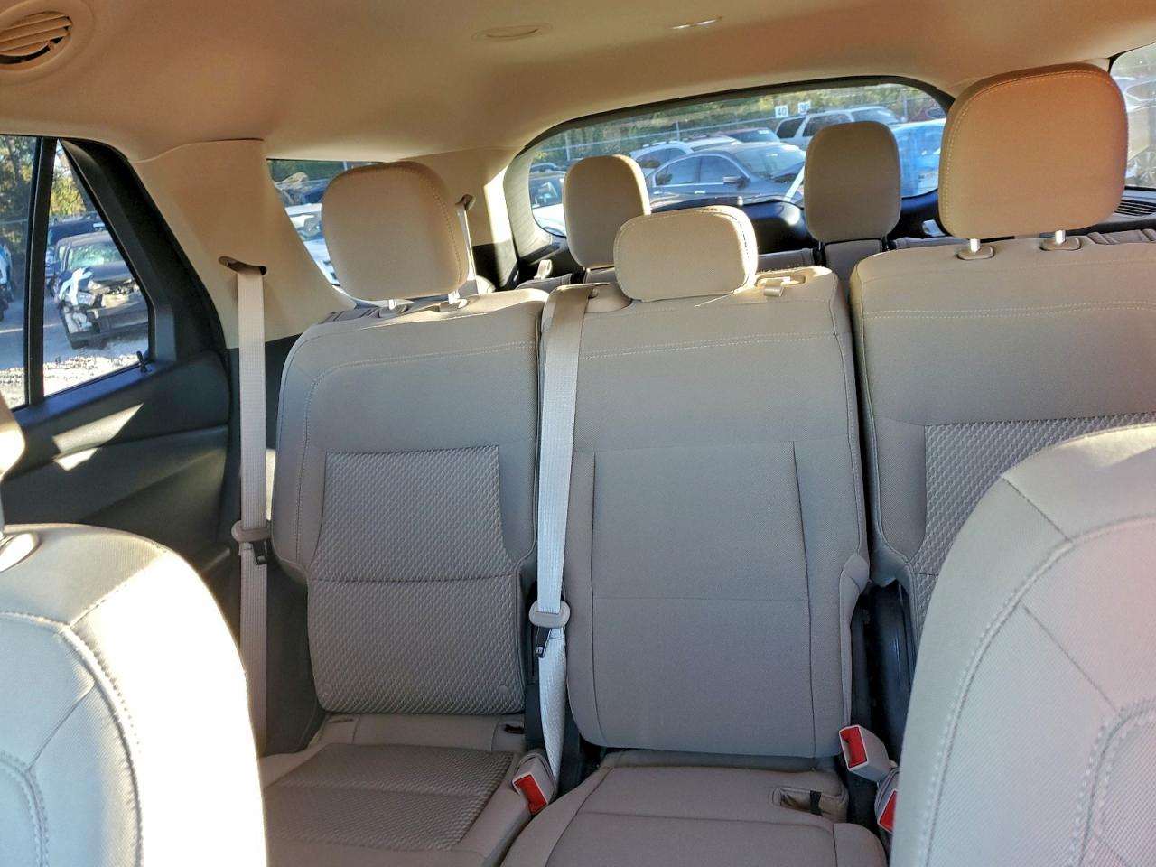 Ford Explorer Image 7