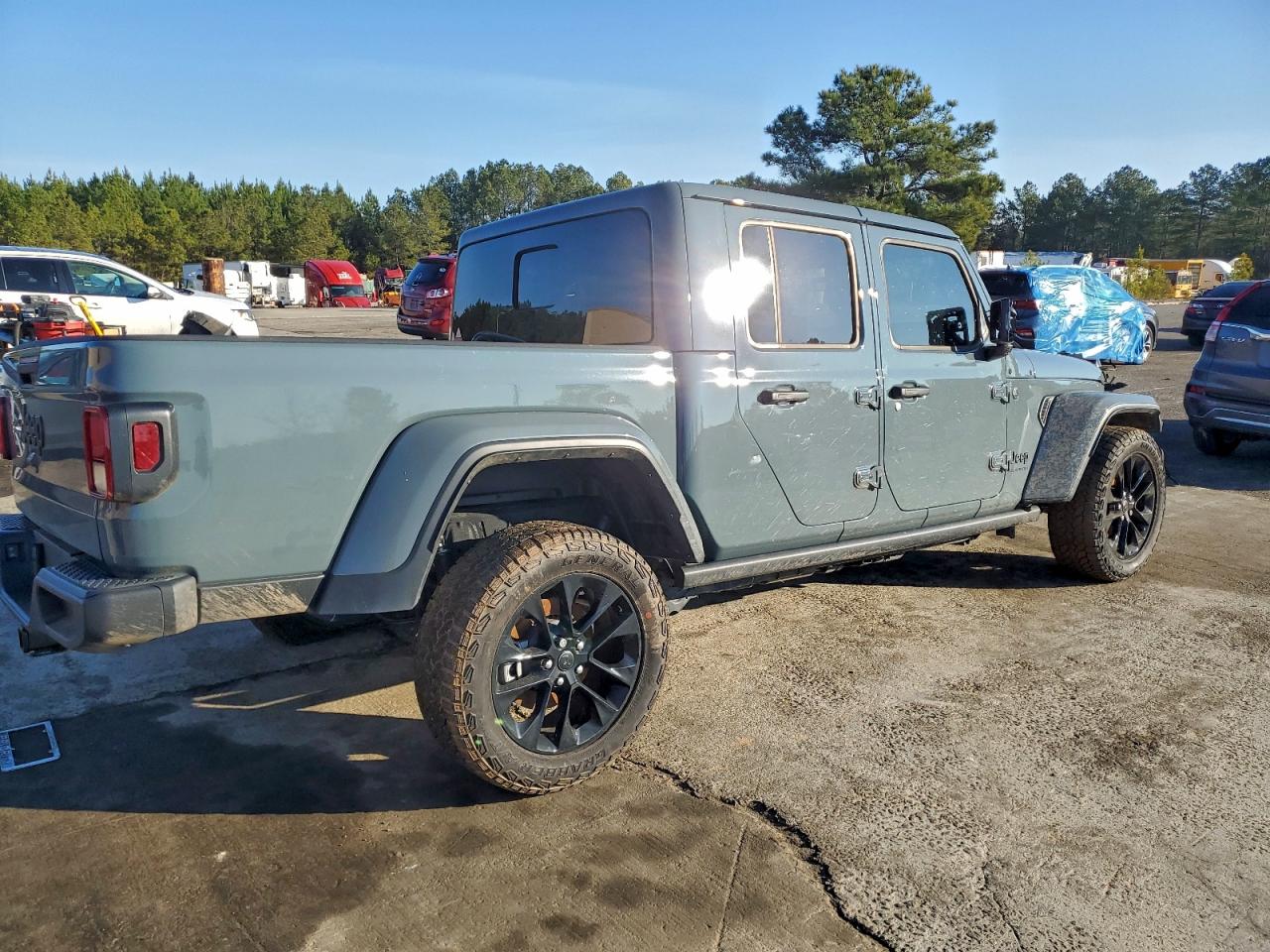 Jeep Gladiator Sport Image 2