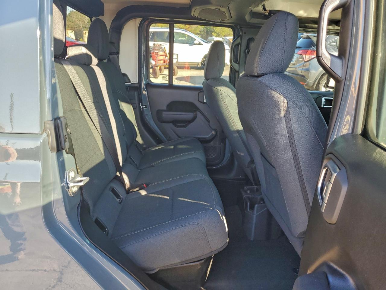 Jeep Gladiator Sport Image 11