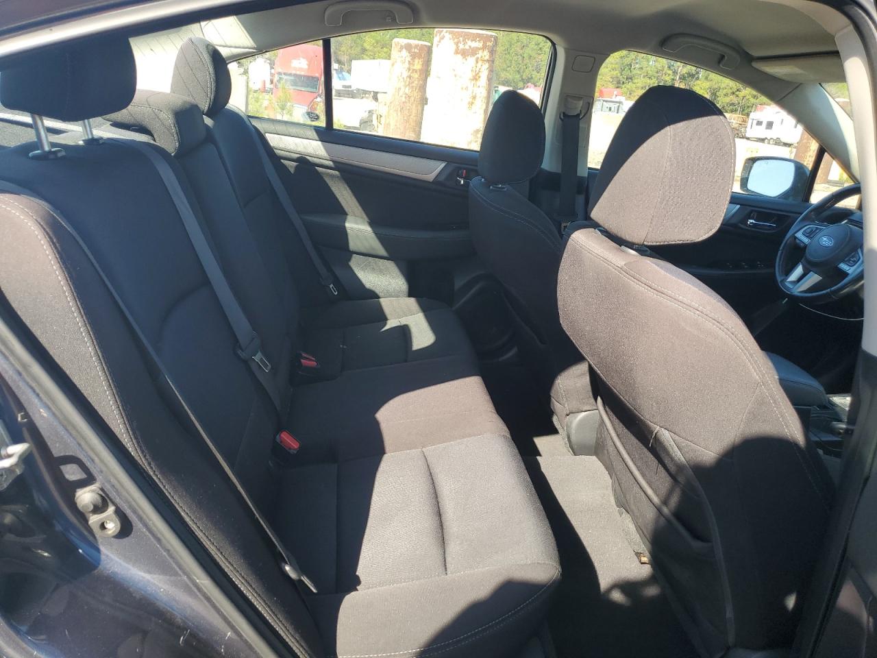 Subaru Legacy 2.5i Premium Image 10