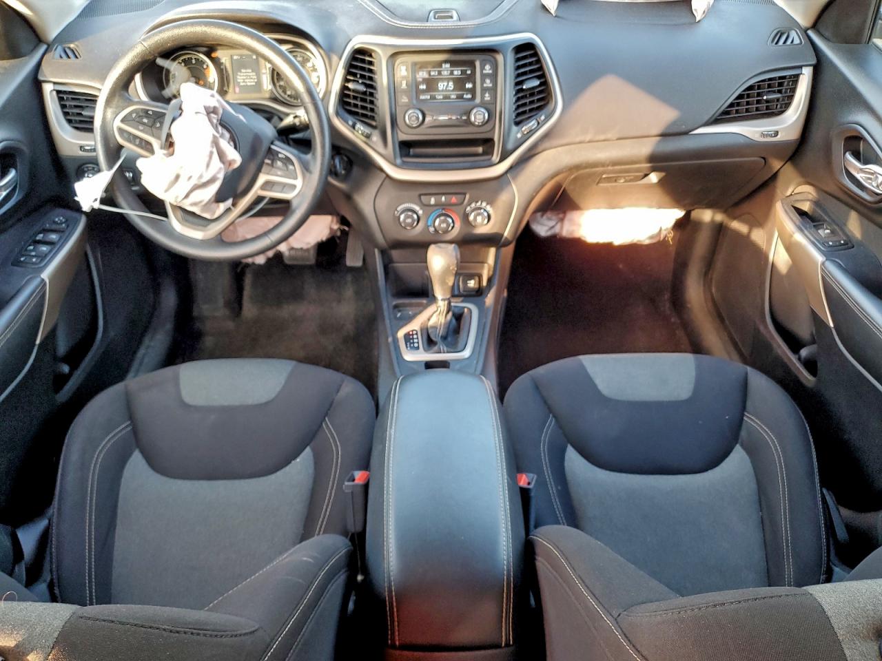 Jeep Grand Cherokee Sport Image 7