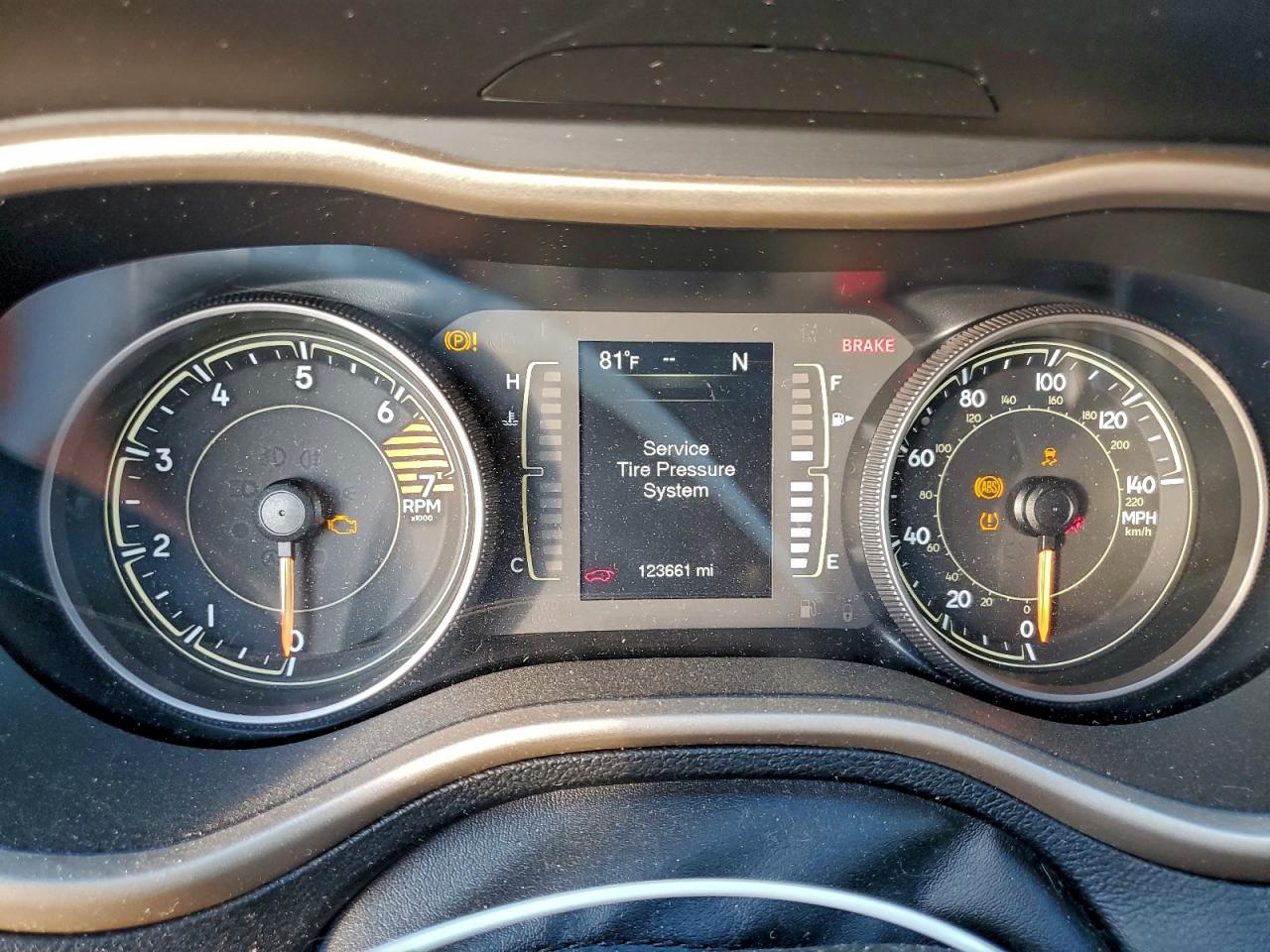 Jeep Grand Cherokee Sport Image 3