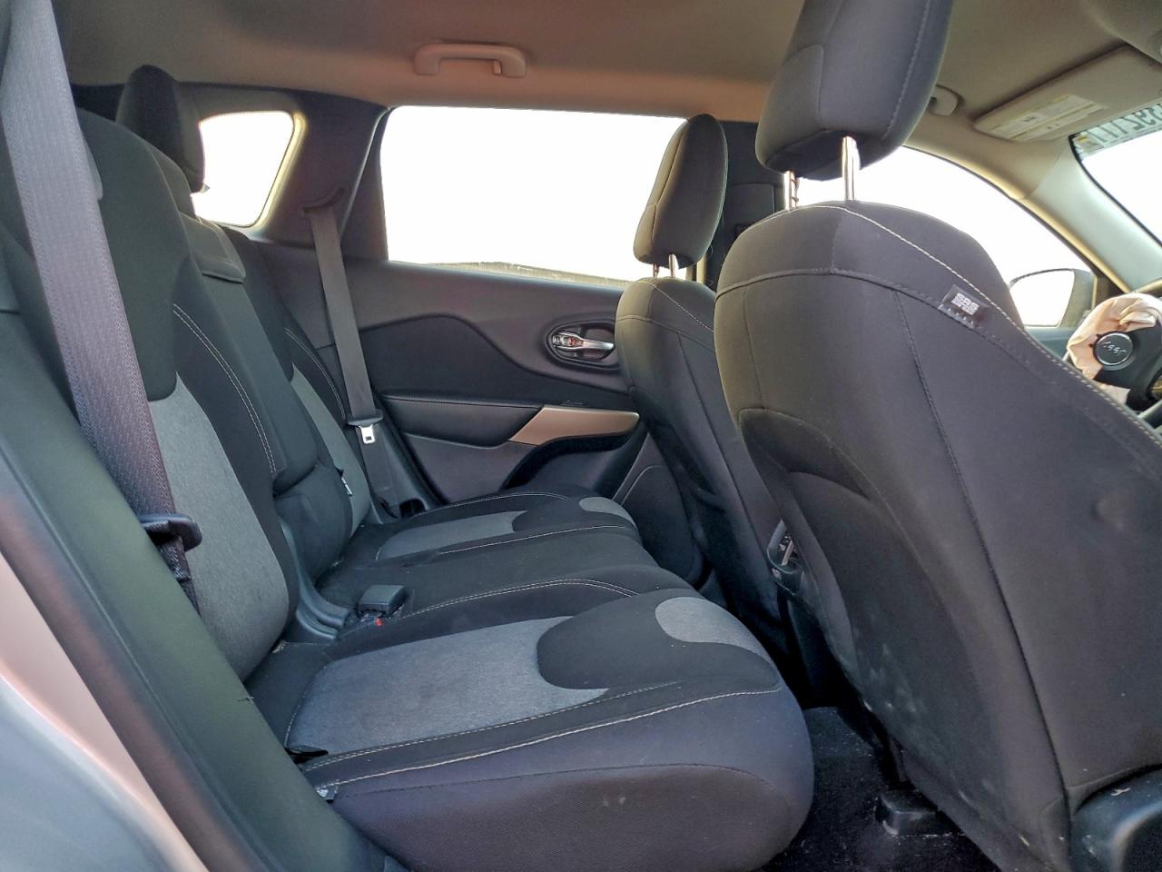 Jeep Grand Cherokee Sport Image 5