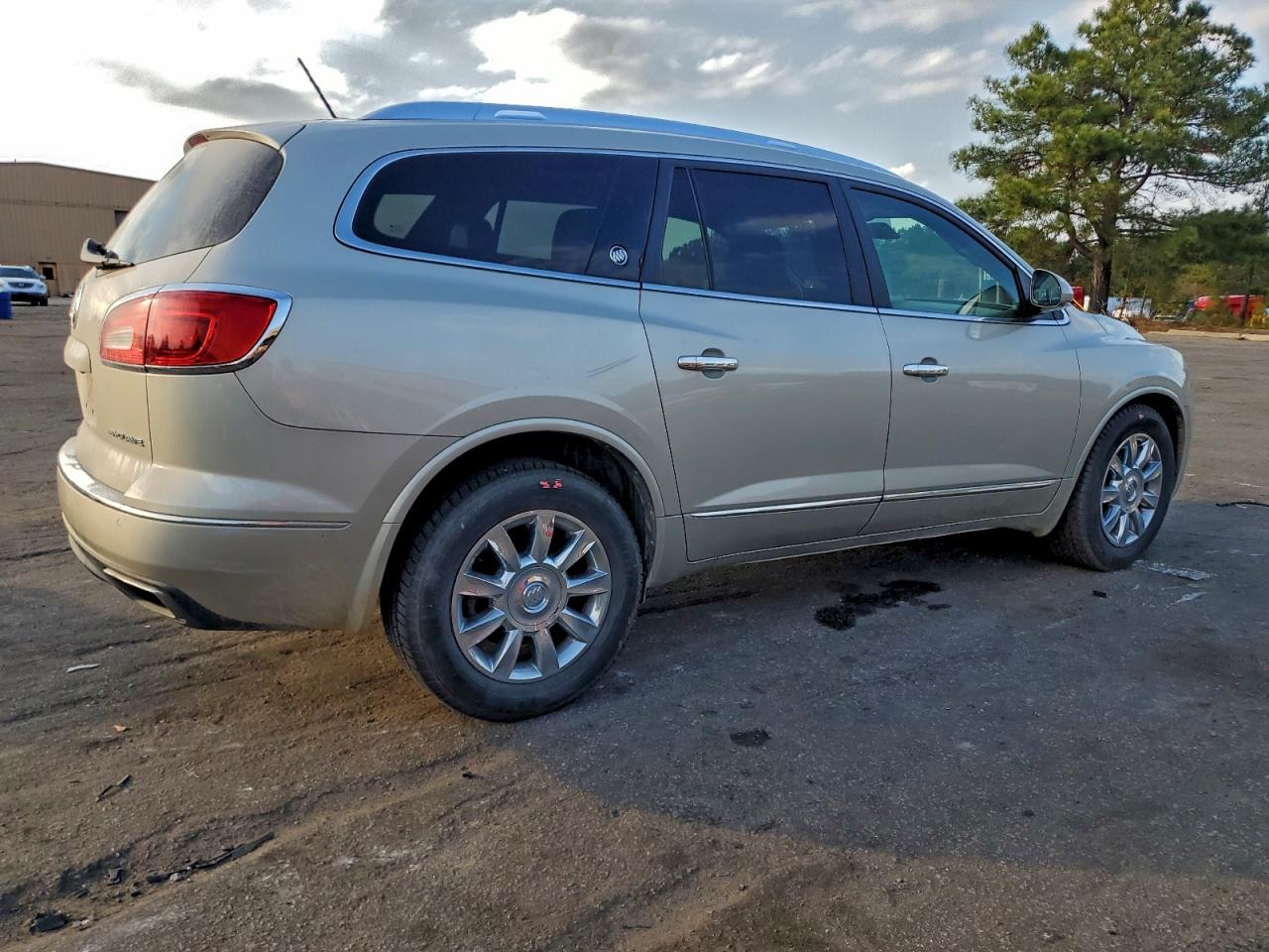 Buick Enclave Image 2