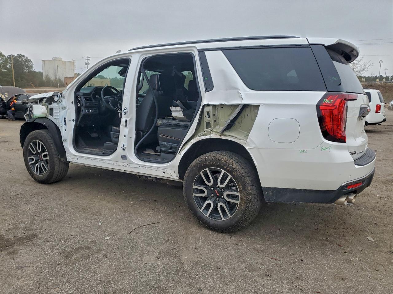 GMC Yukon At4 Image 3