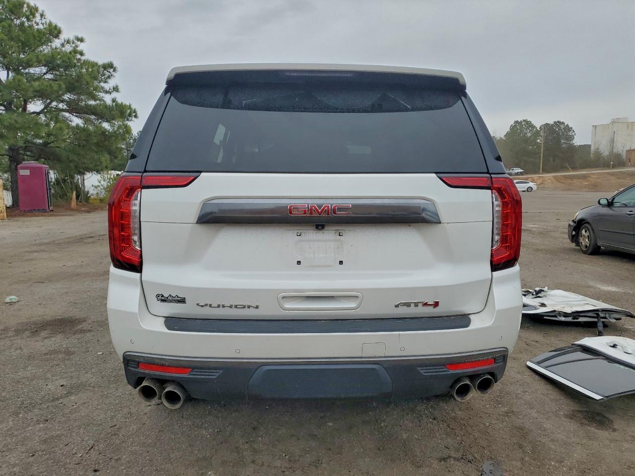 GMC Yukon At4 Image 12