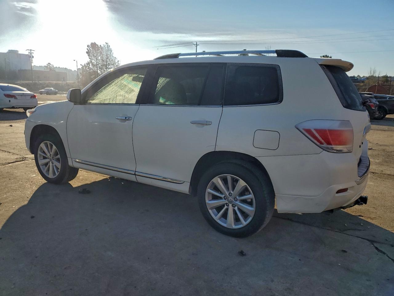 Toyota Highlander Hybrid Limited Image 3