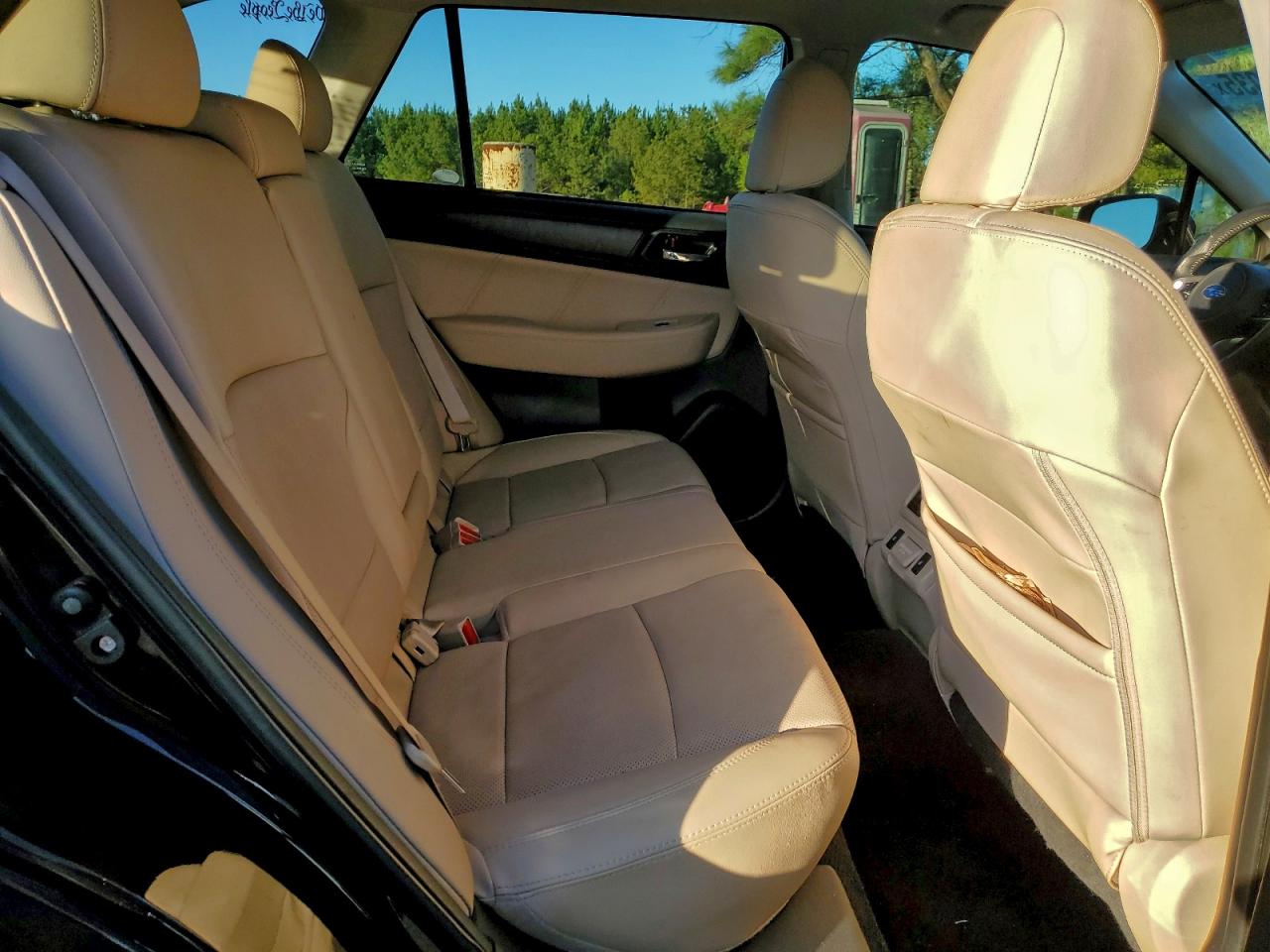 Subaru Outback 2.5i Limited Image 8