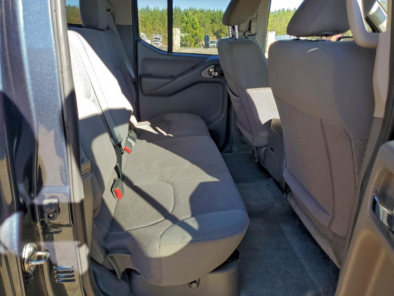 Nissan Frontier S Image 9