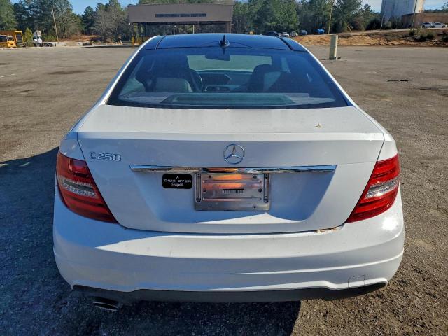 Mercedes-Benz C-Class 250 Image 6