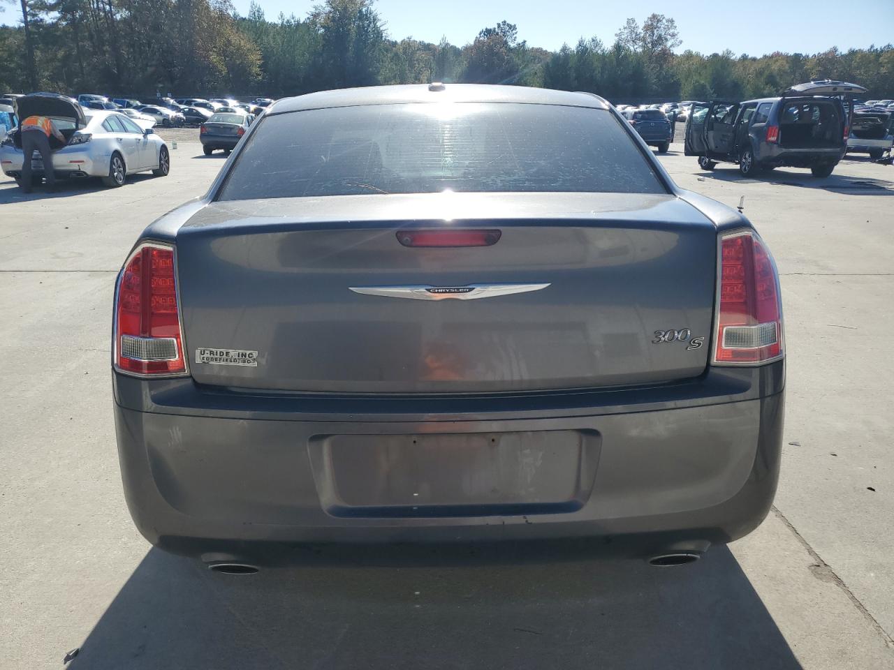 Chrysler 300 S Image 2
