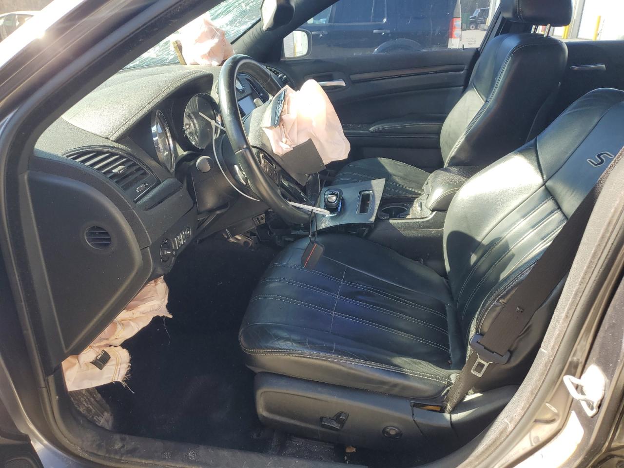 Chrysler 300 S Image 7