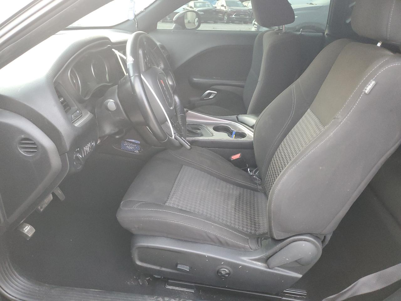 Dodge Challenger Sxt Image 5