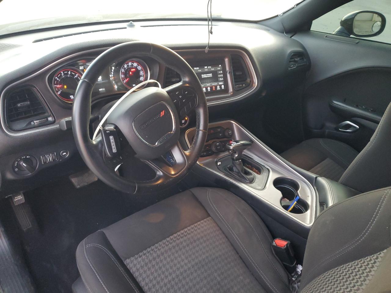 Dodge Challenger Sxt Image 10