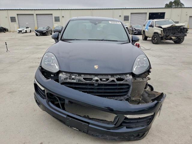 Porsche Cayenne S Image 12