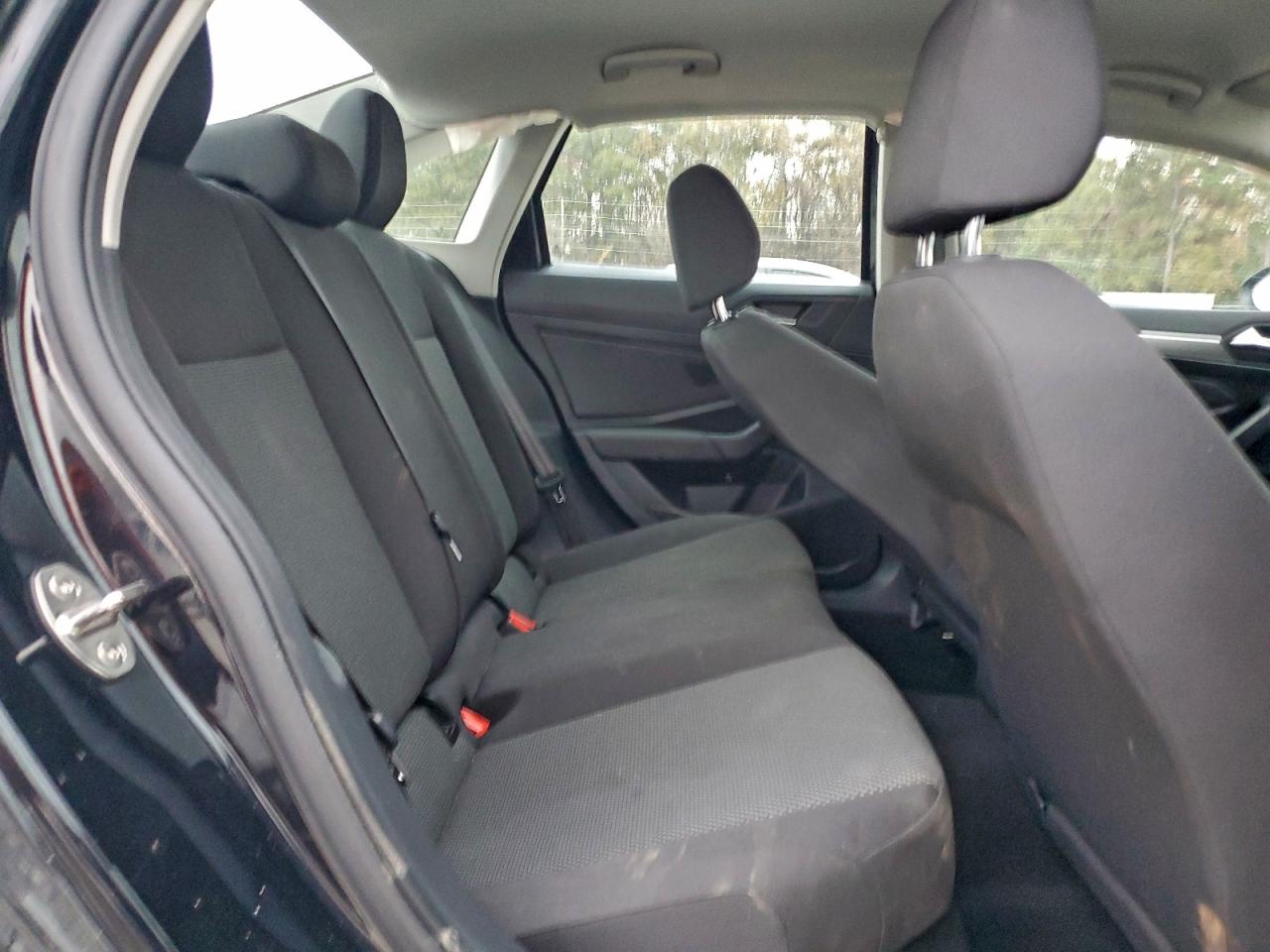 Volkswagen Jetta S Image 3