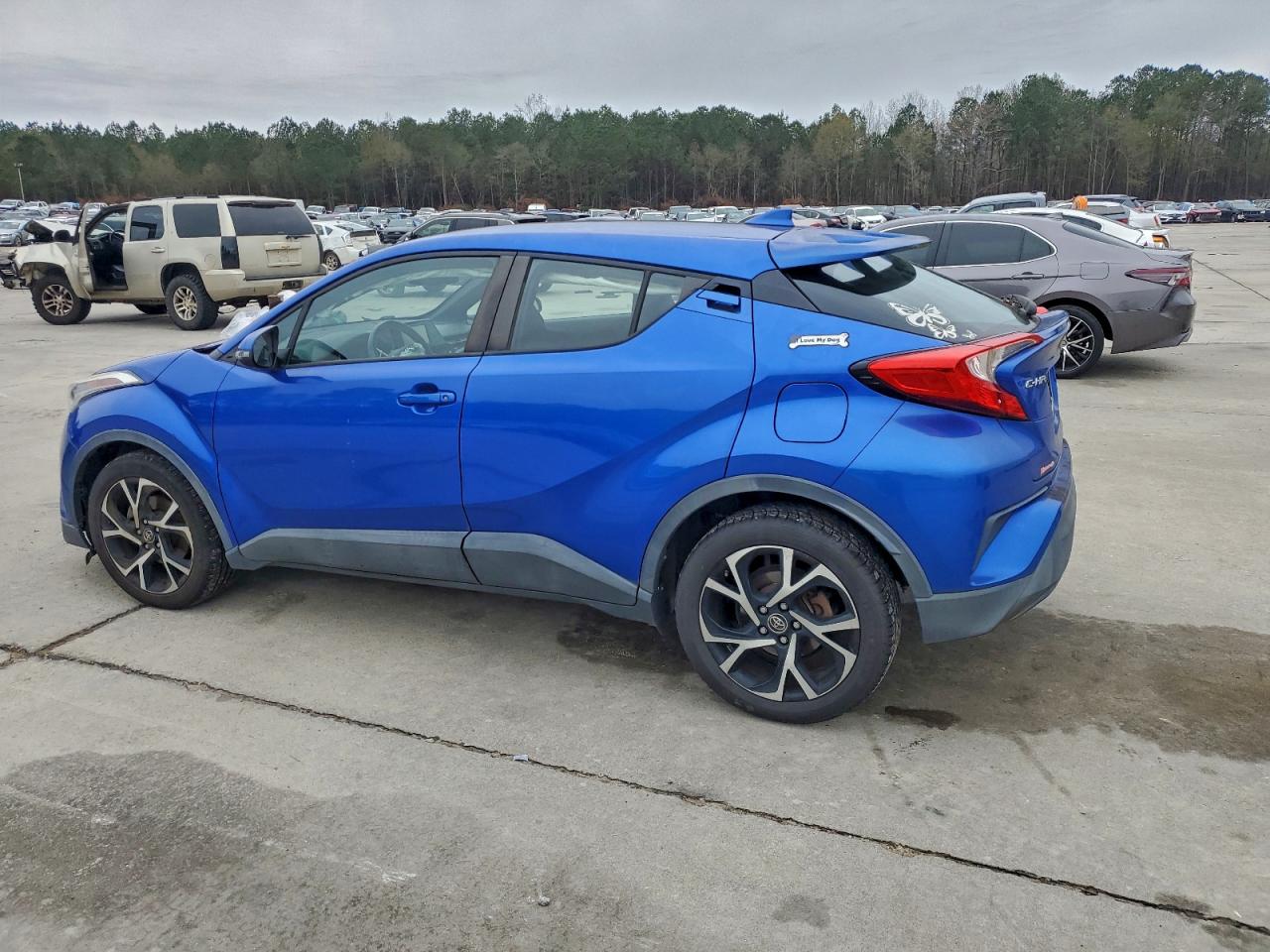 Toyota C-HR Xle Image 10