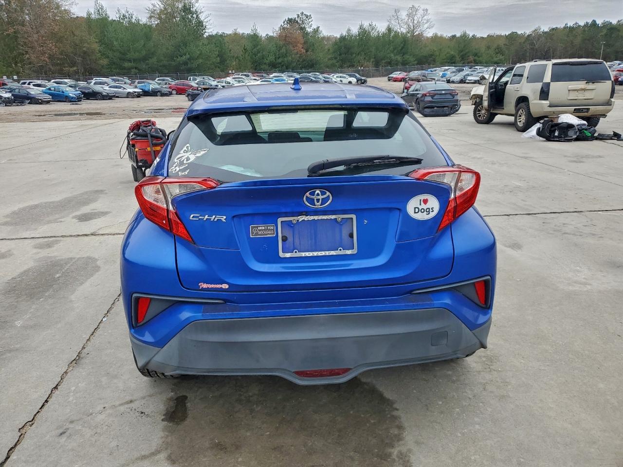 Toyota C-HR Xle Image 2