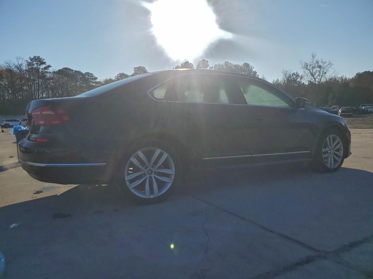 Volkswagen Passat Sel Premium Image 11