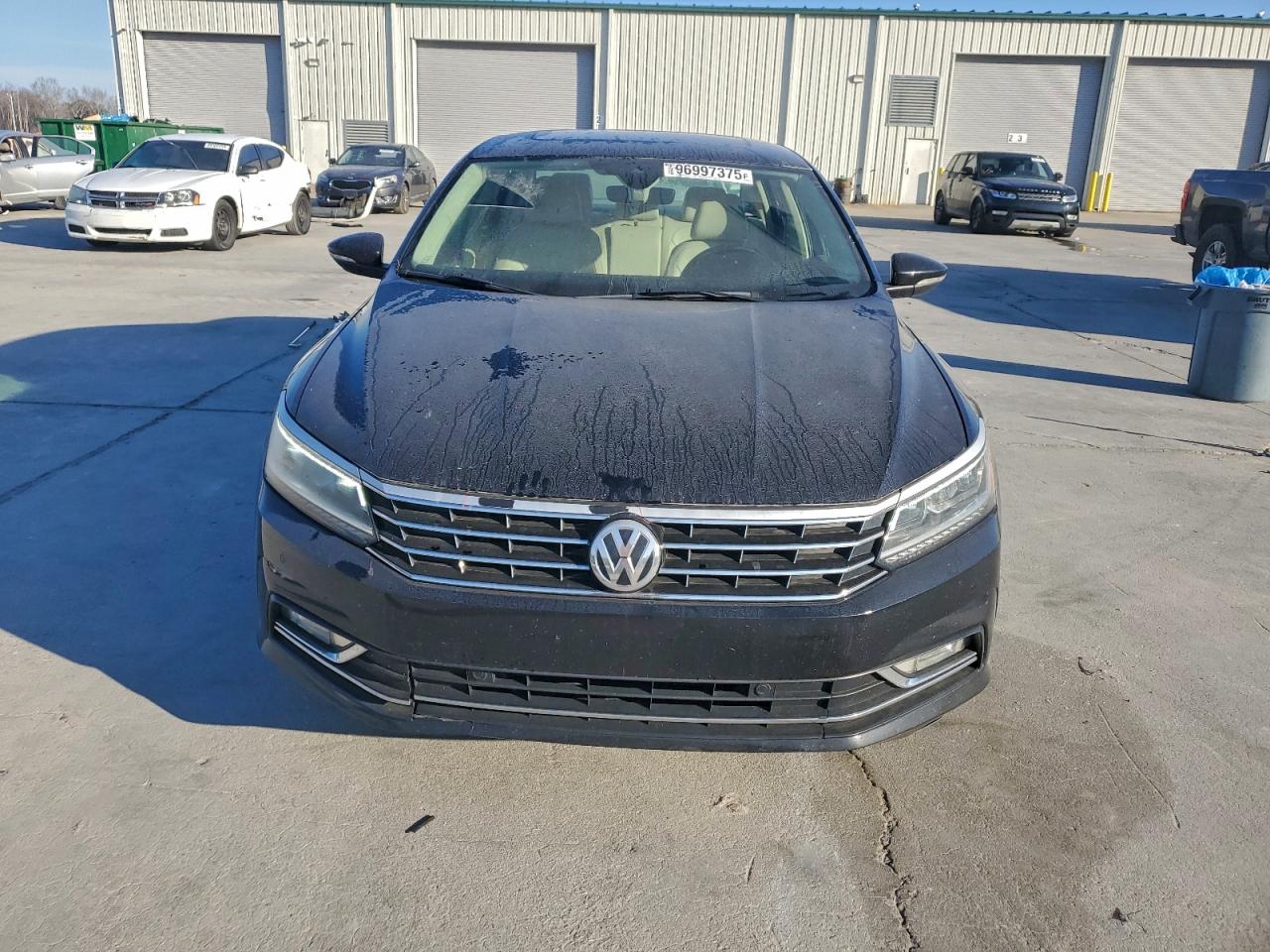 Volkswagen Passat Sel Premium Image 8