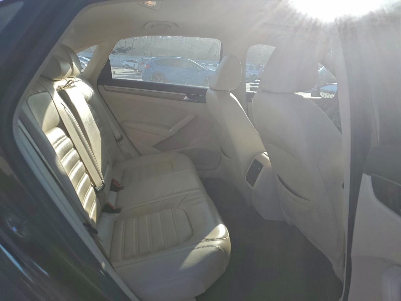 Volkswagen Passat Sel Premium Image 4