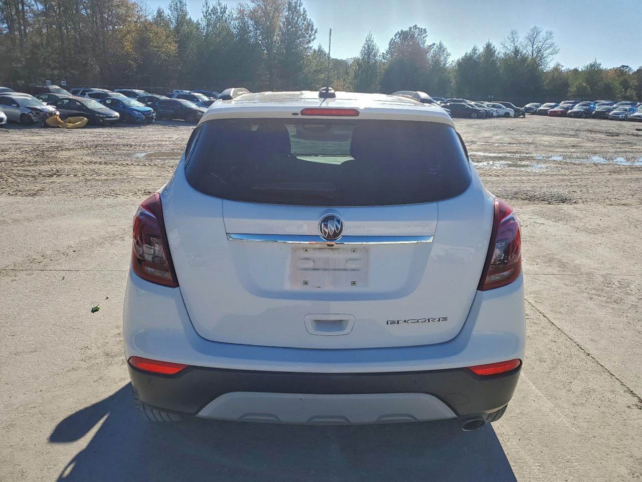 Buick Encore Essence Image 6