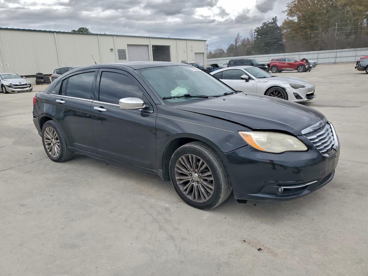 Chrysler 200 Limited Image 6