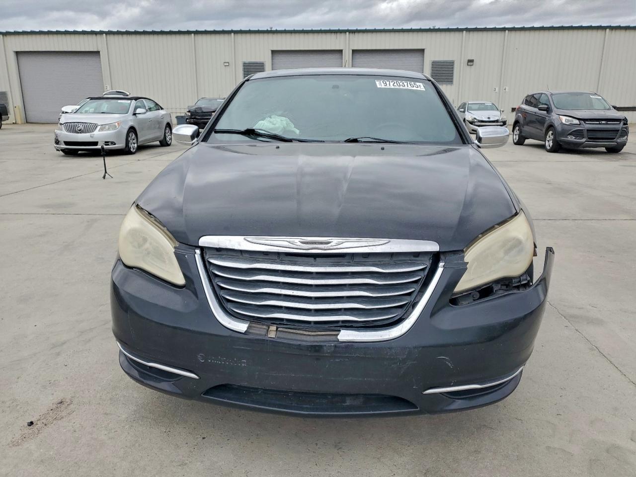 Chrysler 200 Limited Image 4