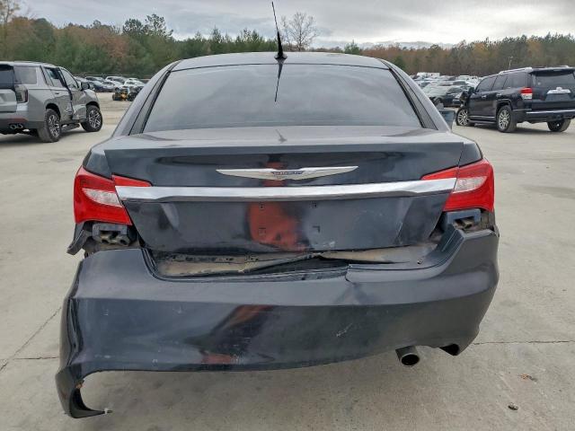 Chrysler 200 Limited Image 2