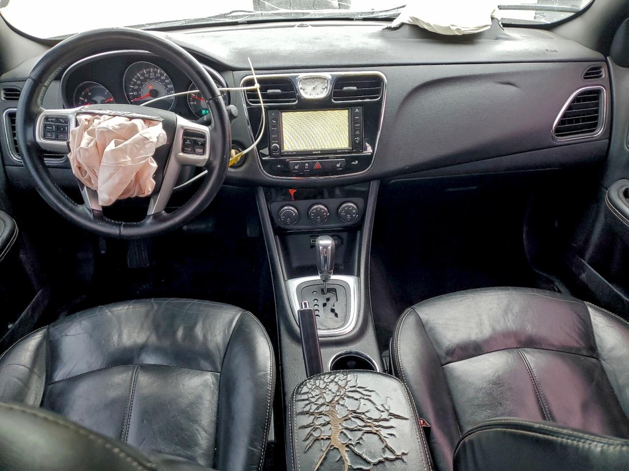 Chrysler 200 Limited Image 11