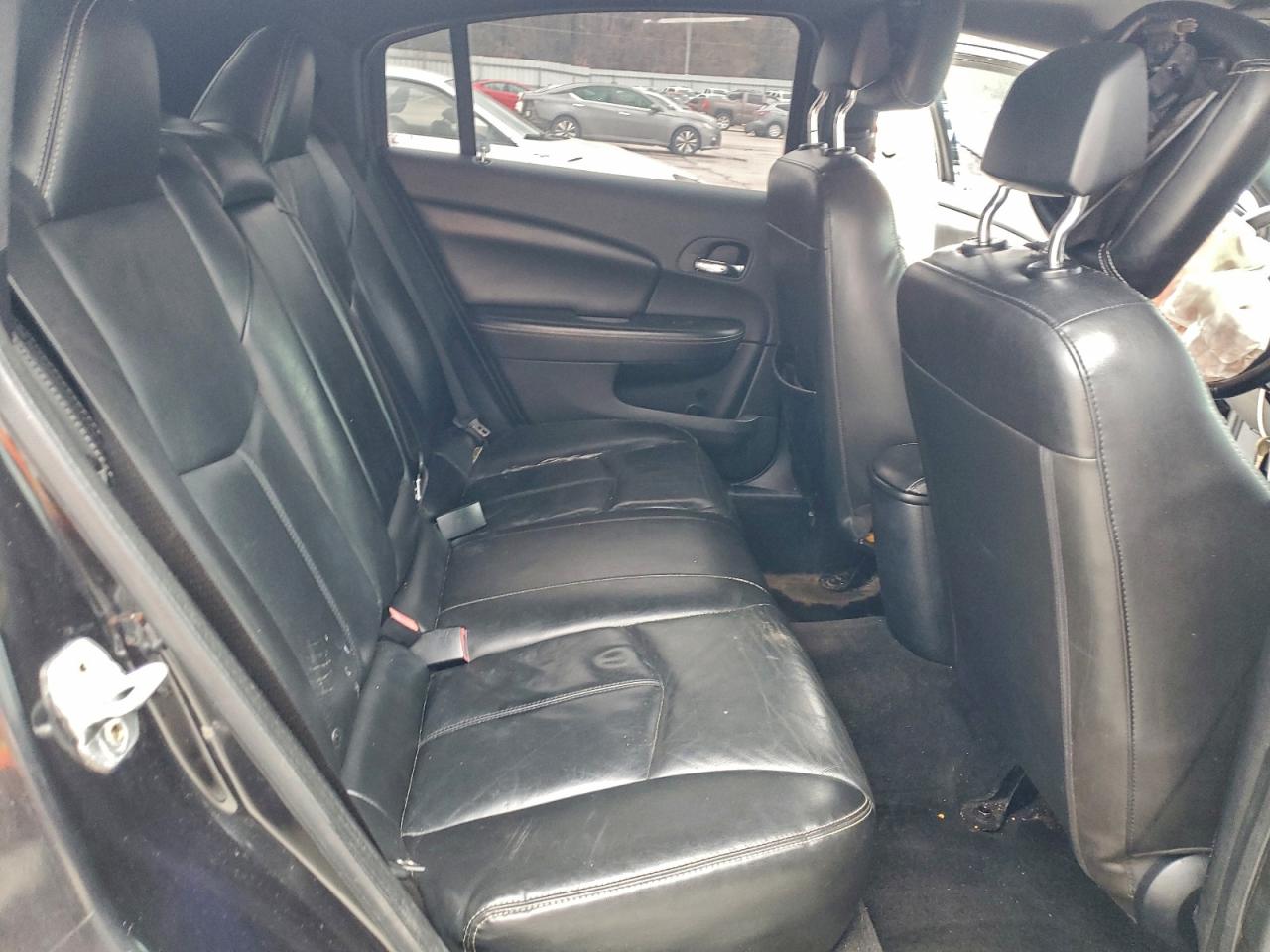 Chrysler 200 Limited Image 9