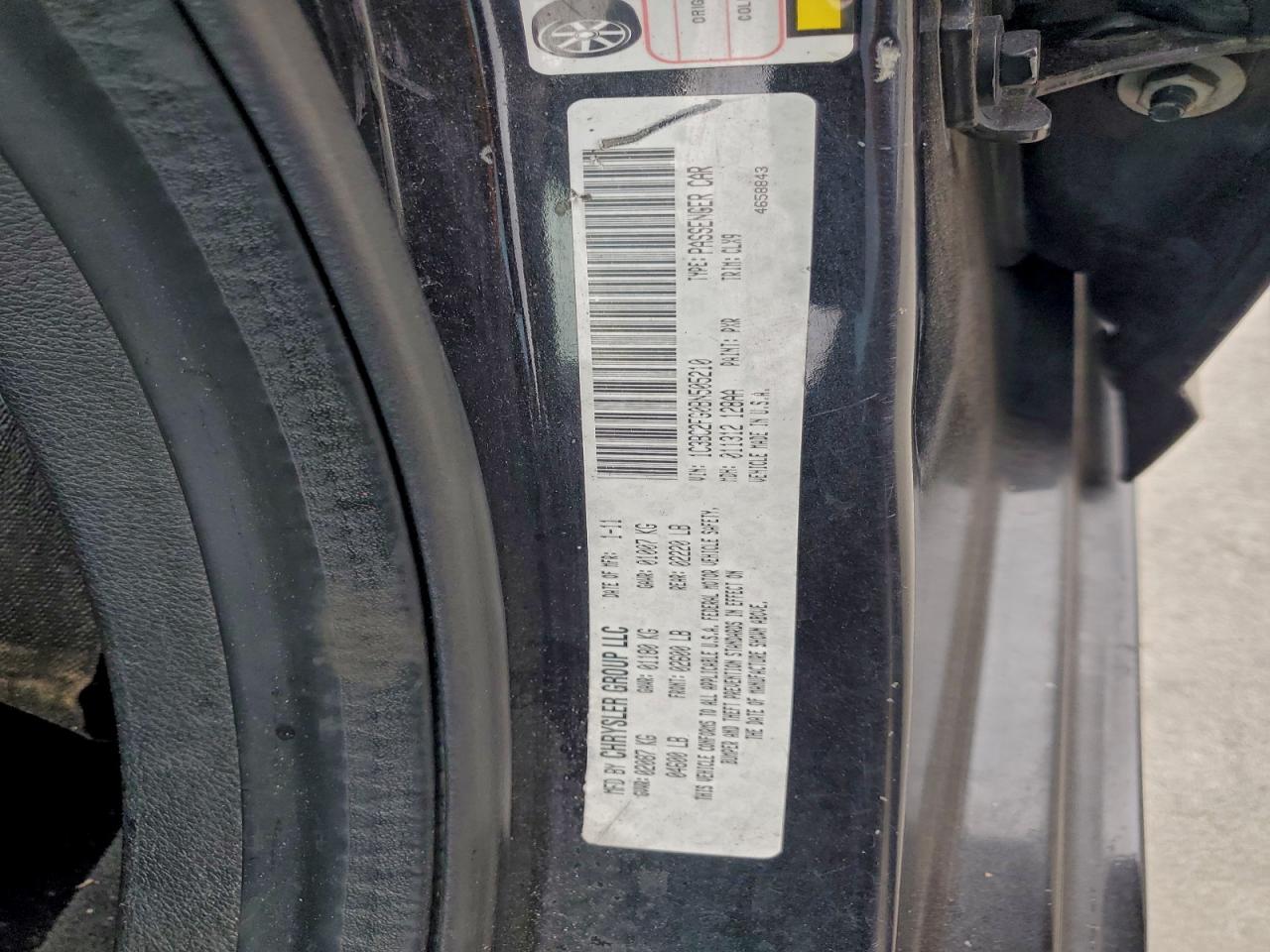 Chrysler 200 Limited Image 12