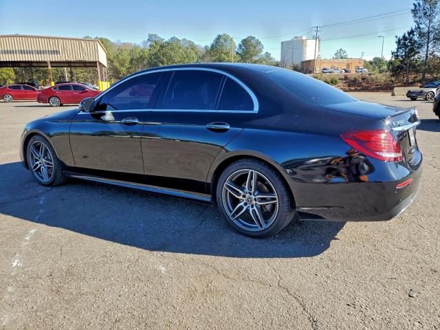 Mercedes-Benz E-Class 300 Image 2