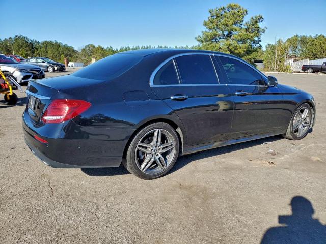 Mercedes-Benz E-Class 300 Image 4