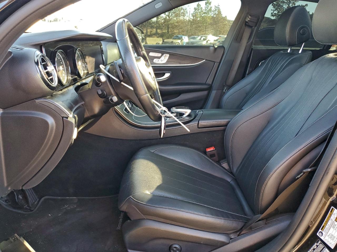 Mercedes-Benz E-Class 300 Image 8