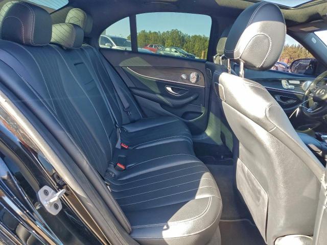Mercedes-Benz E-Class 300 Image 10