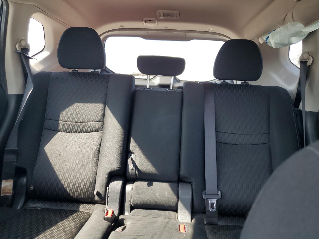 Nissan Rogue S Image 8