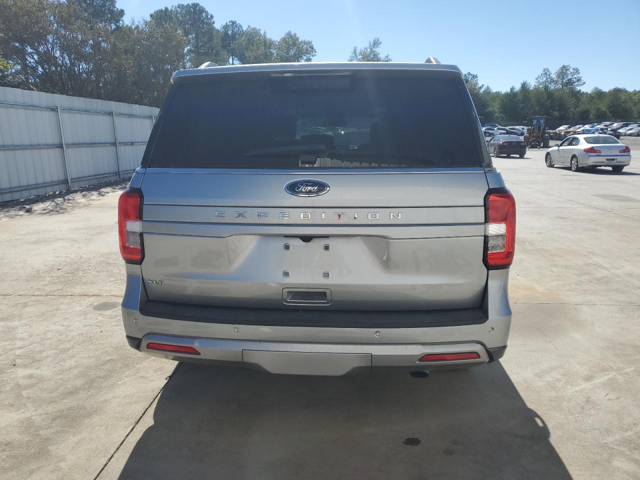 Ford Expedition Xlt Image 2