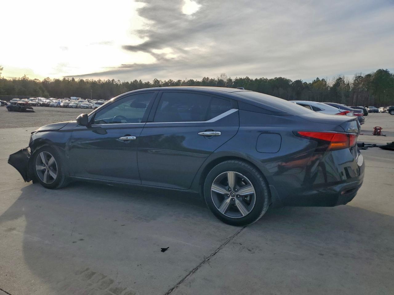 Nissan Altima Sv Image 2