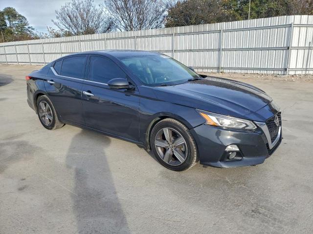 Nissan Altima Sv Image 9