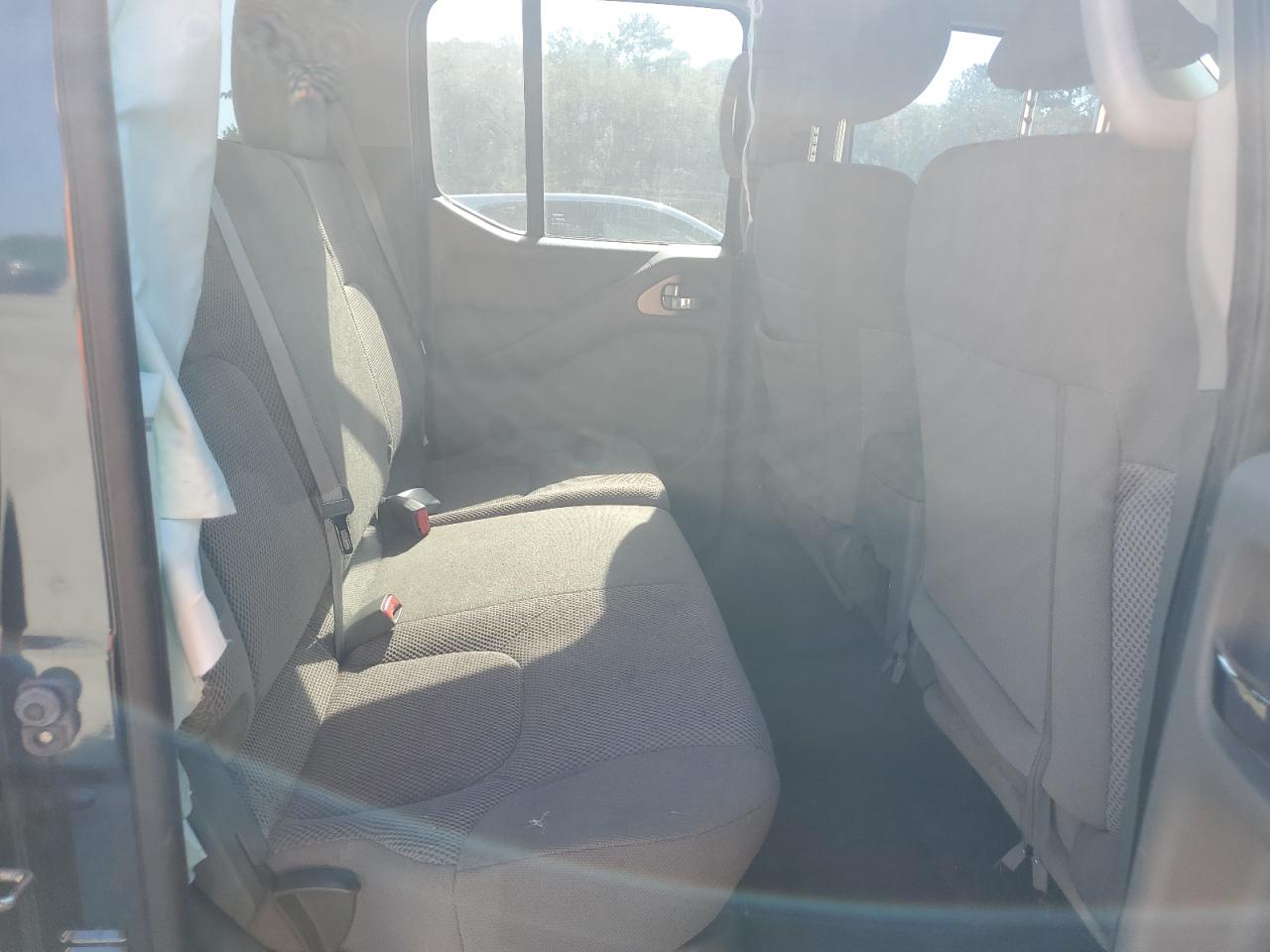 Nissan Frontier S Image 12