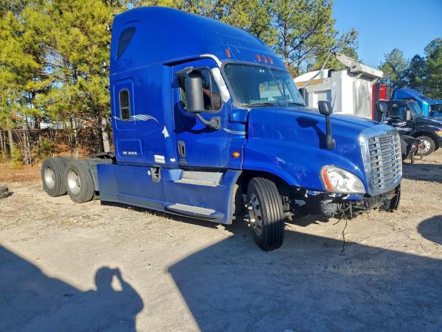  Salvage Freightliner Cascadia 1