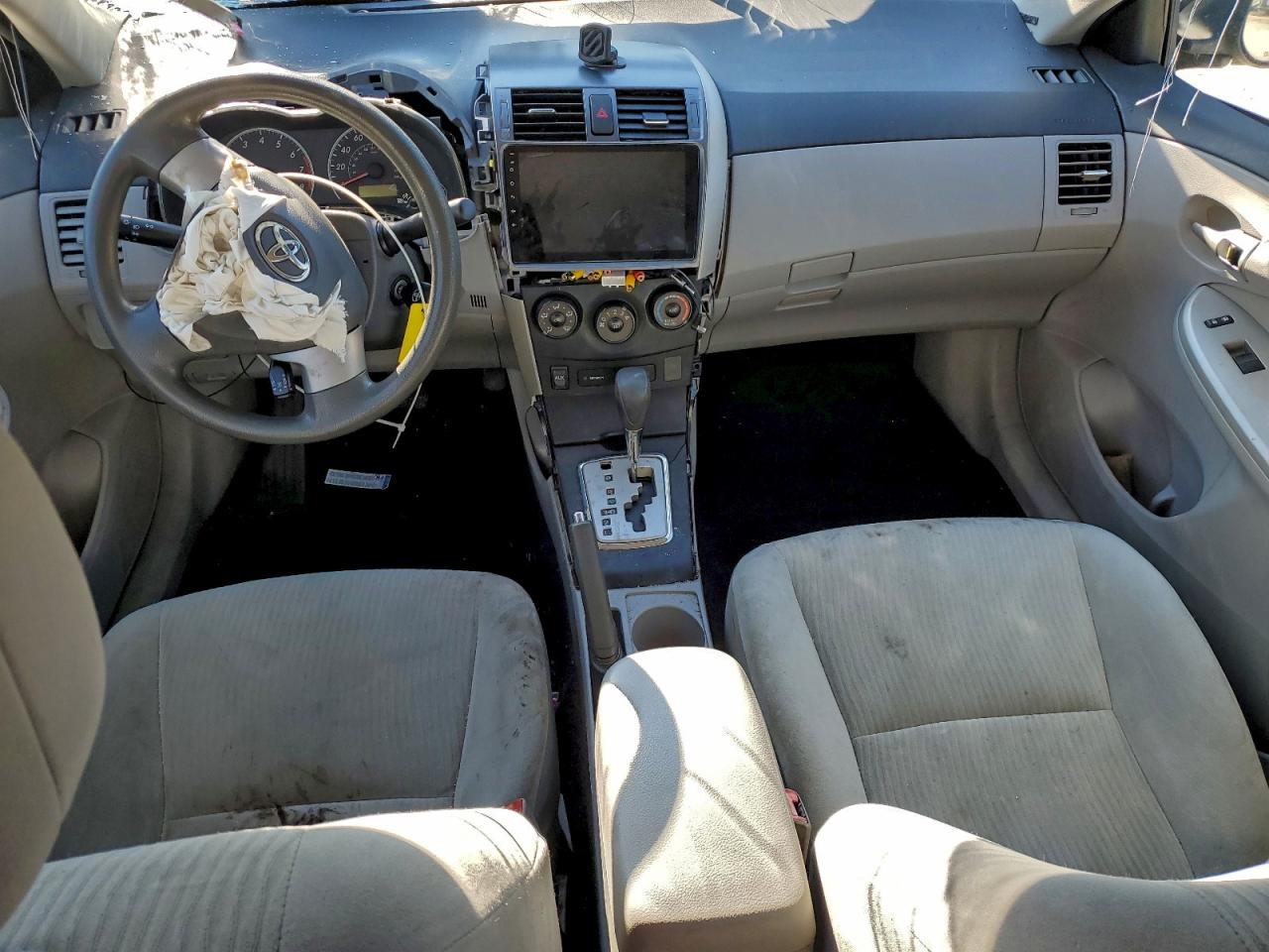 Toyota Corolla Base Image 8