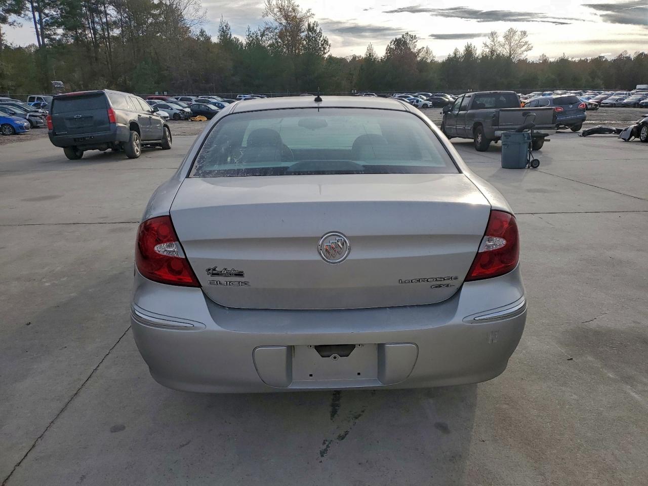 Buick LaCrosse Cxl Image 2