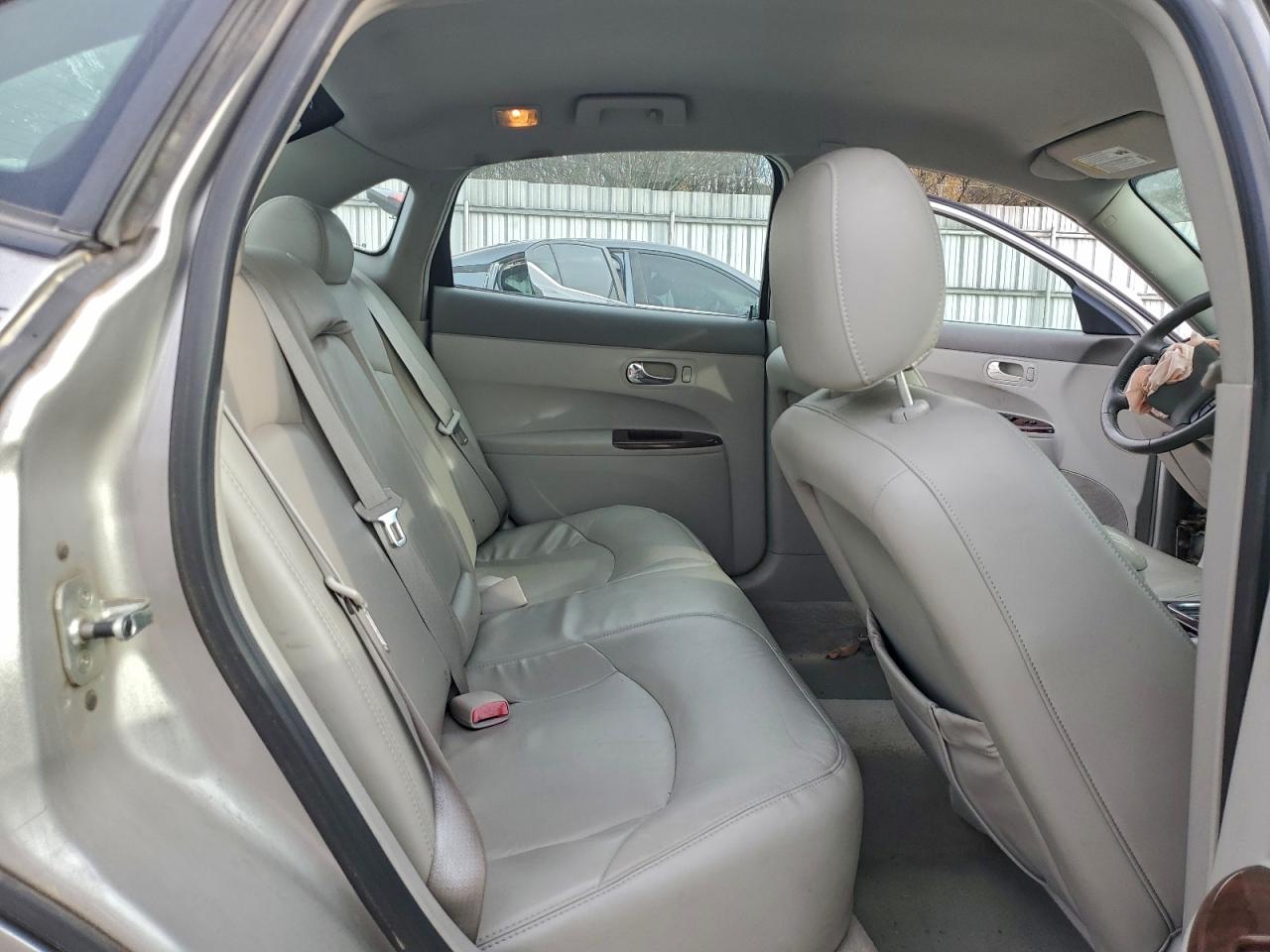 Buick LaCrosse Cxl Image 12